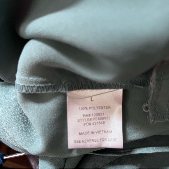 Bundle three short sleeve blouses. Purple, sage, off-white, L - Picture 11 of 15